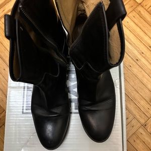 Women’s Frye zippered boot